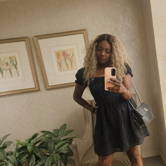 Meet your Posher, Tracie - Picture 3 of 3